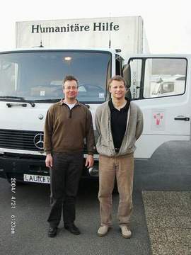 Carsten (re.) und Henning kurz vor der Abfahrt nach Moldawien