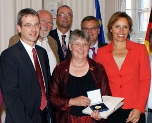 Hanni Feldhoff (Mitte) mit Bayerns Sozialministerin Christine Haderthauer Hersbrucks Bürgermeister Robert Ilg