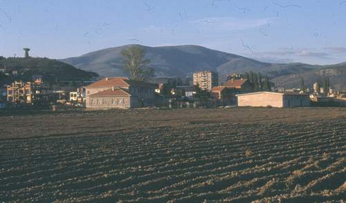 Mitrovica: Landwirtschaftsschule mit Kartoffelacker
